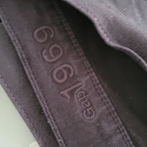 Black legging jean, a bit leather  looking. Never worn! - Picture 3 of 4